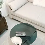 Aya - Renovated Air-conditioned Duplex With Garden