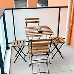 Aya - Renovated Air-conditioned Duplex With Garden