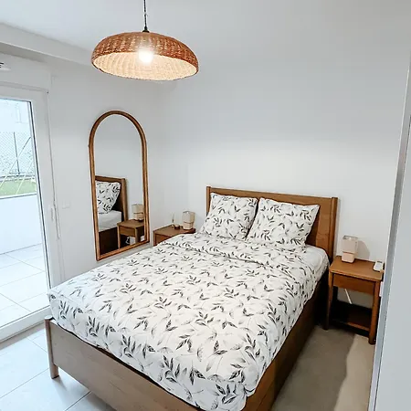 Aya - Renovated Air-conditioned Duplex With Garden Appartement *