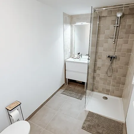 Apartamento Aya - Renovated Air-conditioned Duplex With Garden