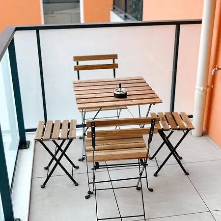 Aya - Renovated Air-conditioned Duplex With Garden