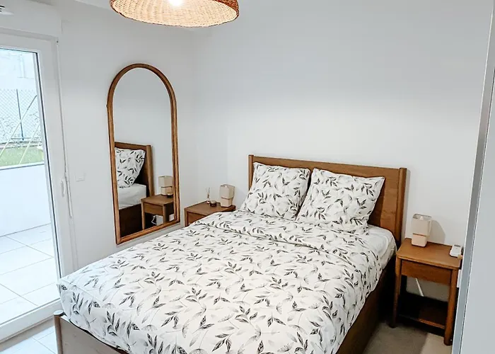 Aya - Renovated Air-conditioned Duplex With Garden شقة *