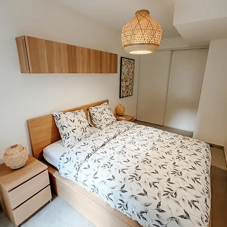 Aya - Renovated Air-conditioned Duplex With Garden Апартаменты